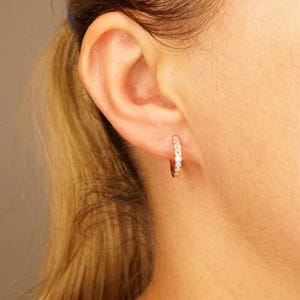 Minimalistische CZ Huggie Creolen in Sterling Silber, 6, 8 oder 10 mm Creolen, verschiedene Größen, Skinny Creolen, Silber oder Gold, einfache Creolen