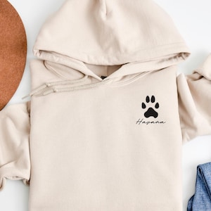 Bluza z nadrukiem psiej łapy Koszulka dla mamy psa Spersonalizowany prezent dla miłośnika psów Prezent na pamiątkę zwierzaka Sweter z odciskiem łapy Spersonalizowane prezenty dla właściciela psa