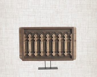 Panel antiguo de teca tallado en forma de arco | Relieve de columna gótica para pared | Decoración con elementos arquitectónicos recuperados | Wabi Sabi Home