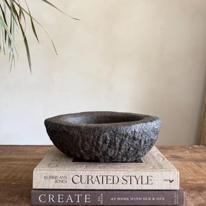 Macetero antiguo de mortero de piedra pesada | Cuenco vintage de piedra caliza tallada a mano