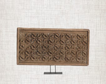 Panel antiguo tallado en madera de teca | Arte mural con estampado floral repetitivo | Decoración con elementos arquitectónicos recuperados | Estilo bohemio para el hogar