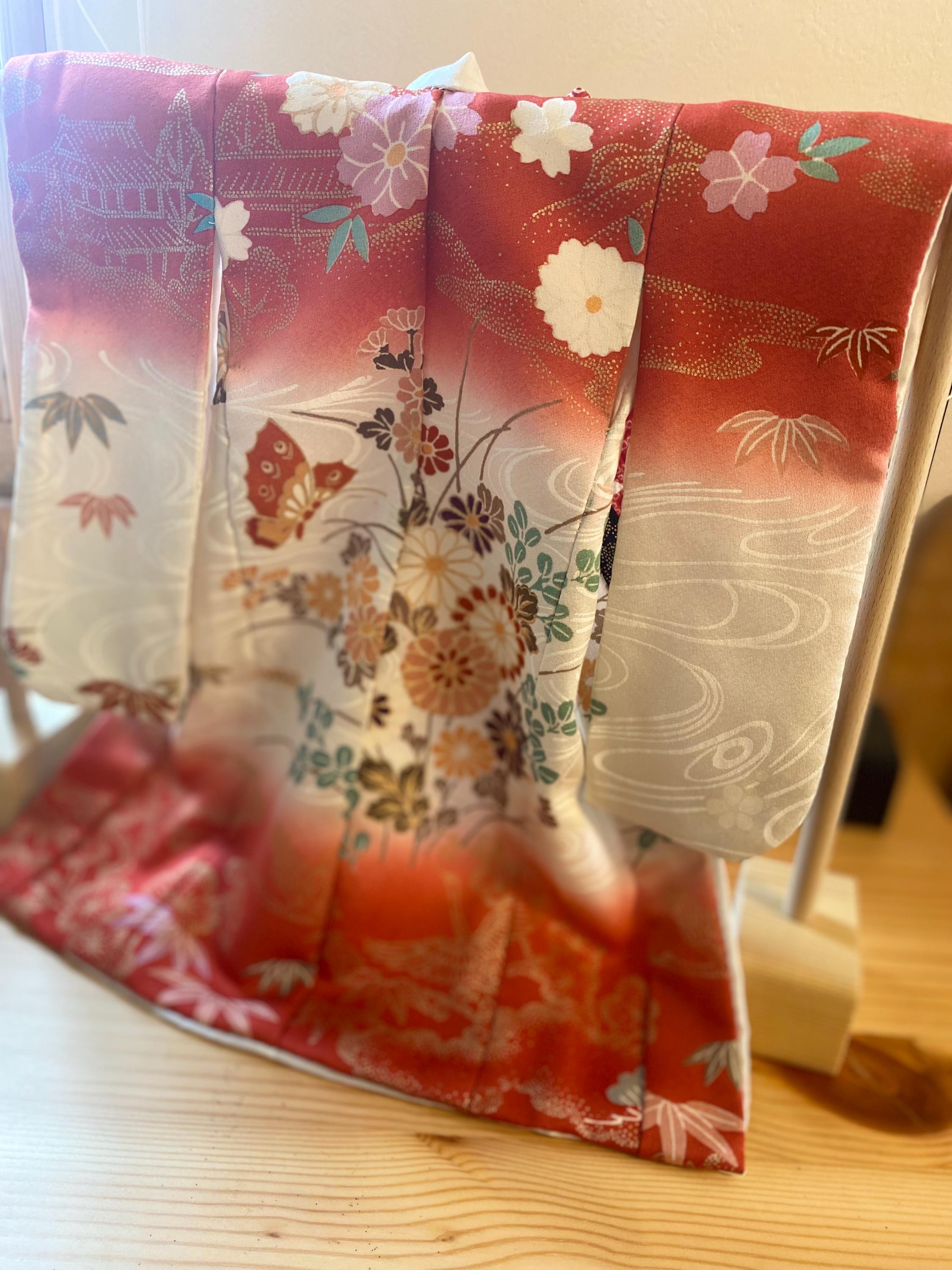 ☆ 付下げ 斜め花柄模様 先練五枚朱子 伊と幸 金彩 膚色 K-4950 平和屋本店□極上 振袖 駒刺繍 束ね熨斗鳳凰花文 金彩 伊勢丹扱い