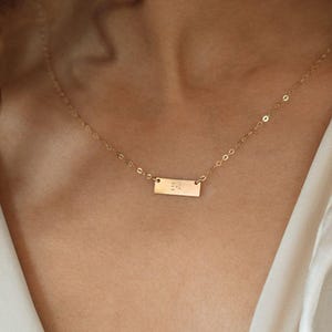 Winzige Bar Halskette für Initialen Daten oder Namen, Mini Namebar Halskette, 14kt Gold Filled oder Sterling Silber Namenskette