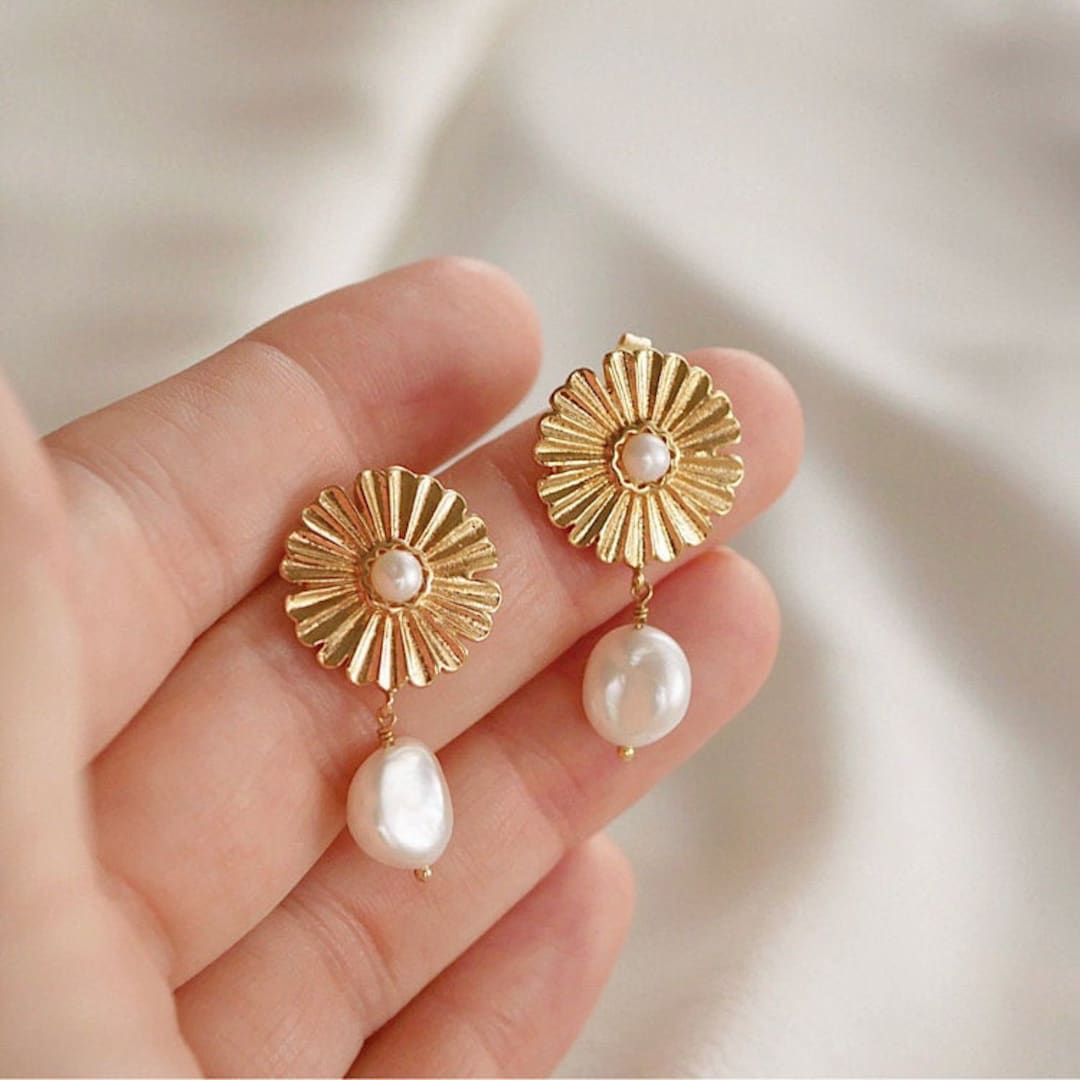 Pearl Drop Earrings Flower Earrings Daisy Pearl Drops 