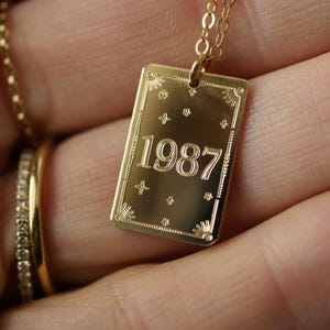 Collar rectangular personalizado, collar con fecha grabada, año o inicial, chapado en oro de 14 kt o plata esterlina