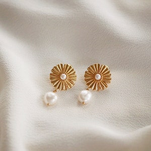 Pearl Drop Earrings Flower Earrings Daisy Pearl Drops Gold and Pearl ...