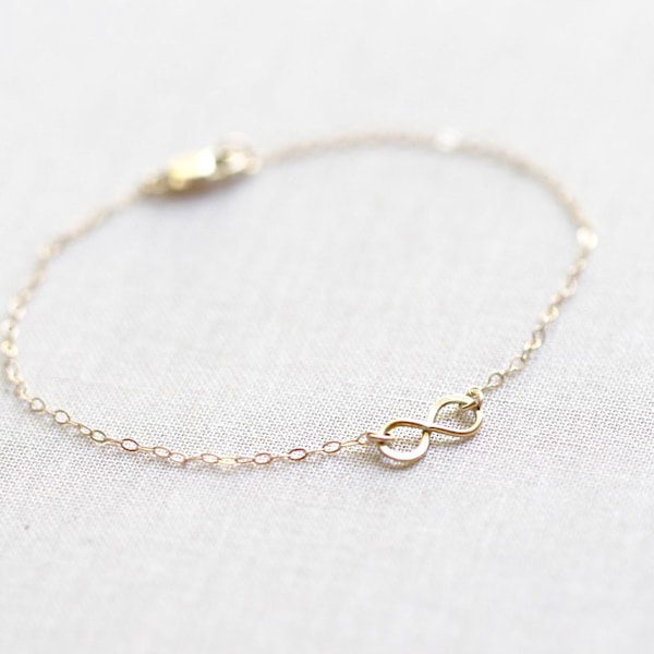 Pulsera pequeña infinita llena de oro de 14kt