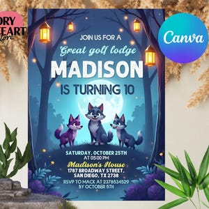 Puede incluir: Una invitación digital para una fiesta de cumpleaños. La invitación presenta un fondo azul oscuro con una luna llena, árboles y tres lobos de dibujos animados. El texto incluye "Great golf lodge MADISON IS TURNING 10".