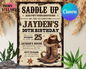 Może przedstawiać: Rusticzne zaproszenie na urodziny z kowbojskim kapeluszem i butami. Zaproszenie zawiera napis "Saddle Up and Put Your Boots On! We Are Celebrating Jayden's 30th Birthday". Zaproszenie zawiera szczegóły dotyczące wydarzenia, w tym datę, godzinę, miejsce i informacje RSVP.
