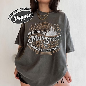 「Meet Me On Main Street」PNGデジタルダウンロード、レトロなメインストリートUSAシャツデザイン、ガールズトリップ2026Tシャツ