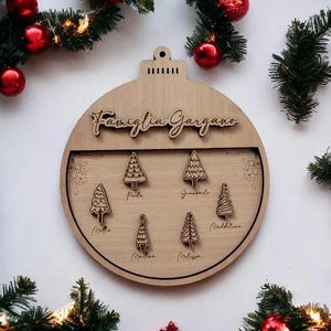 Cartello di Natale Personalizzabile | Cartello Pallina di Natale famiglia in Legno | Cartello Famiglia