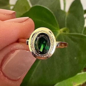 14k Solid Gold Emerald Ring / Oval Shape Emerald Gemstone Statement Ring for Women /  Green Emerald Ring / Birthstone Ring / Emerald Jewelry