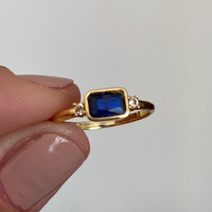 Saffierring / 14k massief gouden ring met blauwe saffier / Ring met saffier en diamant / Ring met meerdere stenen saffier / Sieraden saffier voor vrouwen