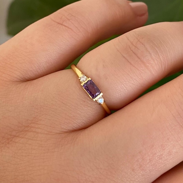 Anel de ouro 14k com ametista e diamantes / Anel com pedra de nascimento de fevereiro / Anel delicado de ouro / Anel de compromisso minimalista para presente para ela