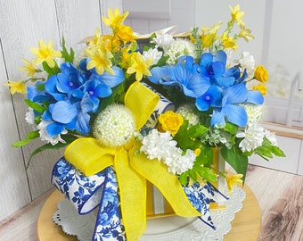 Centro de mesa floral de primavera, regalo para mamá, centro de mesa azul y amarillo, regalo del Día de la Madre, regalo de cumpleaños floral, centro de mesa de todos los días