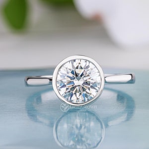 Tulpenbloemblaadjes bezel set rond geslepen Moissanite solitaire verlovingsring op de natuur geïnspireerde bloemen tulp ring