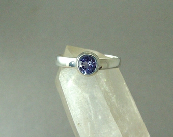 Faceted Tanzanite and Sterling Silver Ring / 5mm Natural Tanzanite