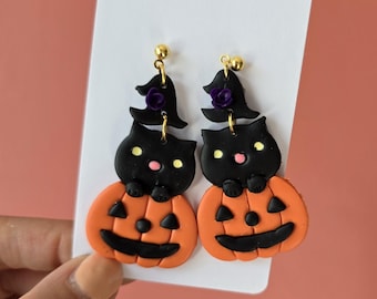 Ręcznie robione kolczyki Jack O' Lantern: wiszące kolczyki z czarnym kotem
