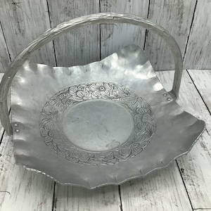 Hammered Aluminum Tray, Vintage Hand Wrought Aluminum Handled Tray Basket, Metal Serving Tray with Etched Flowers, Vintage Decor