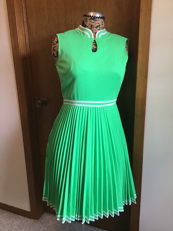 Vintage 1970s Woman Bright Green Sleeveless Dress,