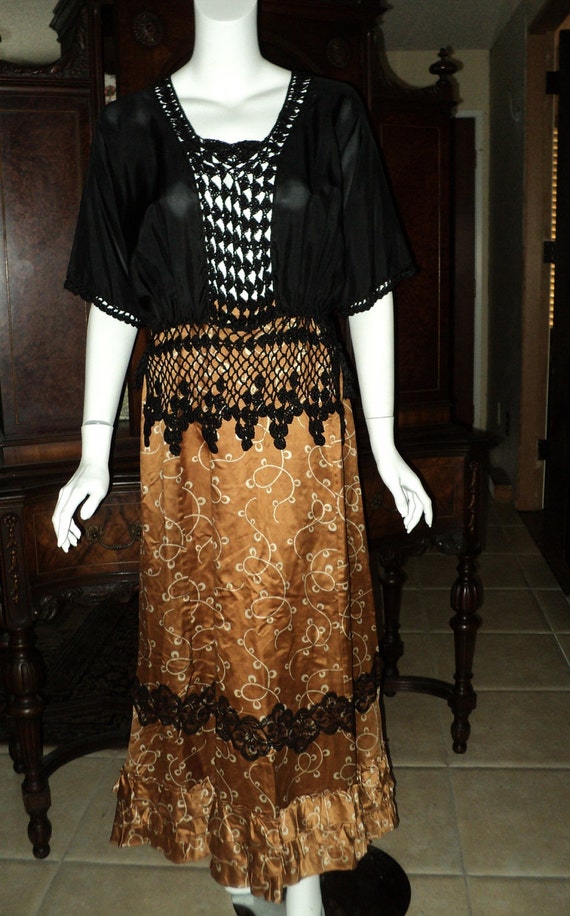 Antique Victorian Skirt with Black Chantilly Lace… - image 1