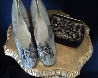 Antyczne edwardiańskie szare jedwabne buty zdobione aplikacjami z siateczki sutaszowej Jett. Jedyne w swoim rodzaju oryginalne damskie buty
