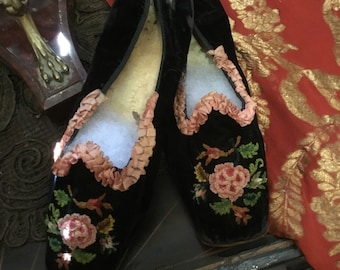 Antique embroidered boudoir slippers, shoes,floral,silk,velvet 1860’s Helen Larson collection