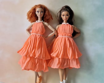 Vestido naranja plisado con cuello halter escalonado para muñeca de 11.5"