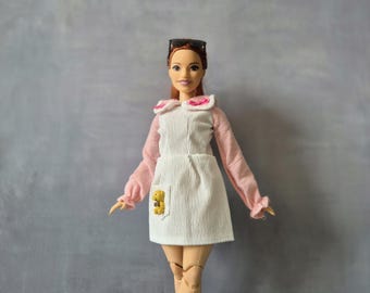 Vestido blanco y rosa hecho a mano para muñeca curvilínea, muñeca 1:6