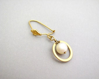 14k Gold Earring ONE SINGLE ONLY Yellow Gold White Pearl Earring Unisex Gift June Birthstone Earring