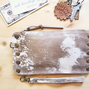 Cartera de piel para tarjetas y billetes en tono marrón caramelo y vainilla con piel de vacuno vintage