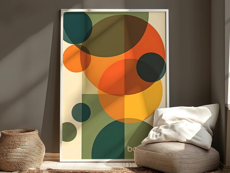 Pu&ograve; includere: Stampa d'arte geometrica astratta con cerchi sovrapposti in tonalit&agrave; di verde, arancione, giallo e marrone. La stampa &egrave; incorniciata in una cornice bianca.