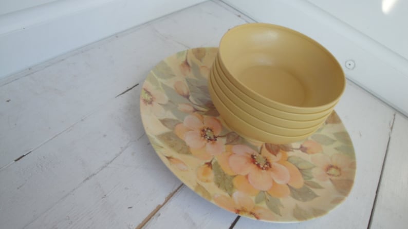 Vintage Tupperware Mustard Cereal Bowls set of 5 image 1