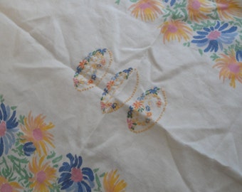 Vintage Floral Linen Table Runner