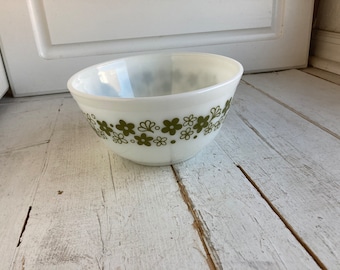 Vintage Pyrex Crazy Daisy Mixing Bowl 1.5 Quart