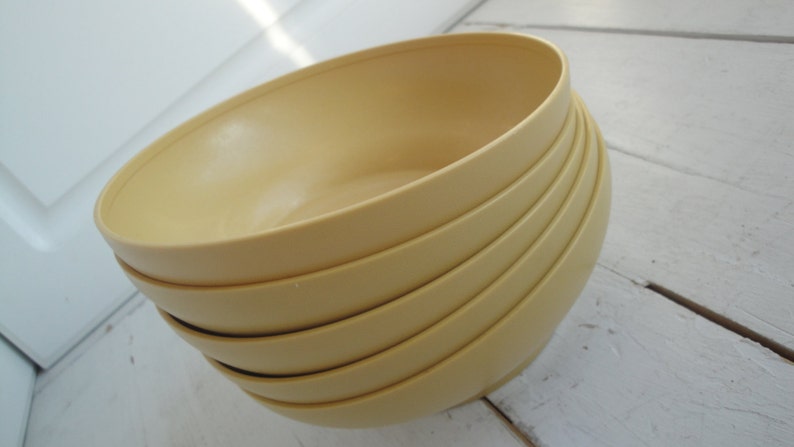 Vintage Tupperware Mustard Cereal Bowls set of 5 image 5