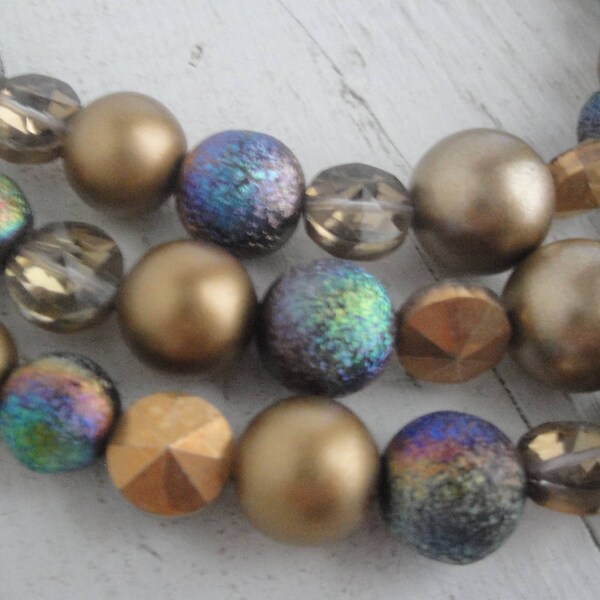 Vintage Necklace Gold Iridescent Plastic Beads