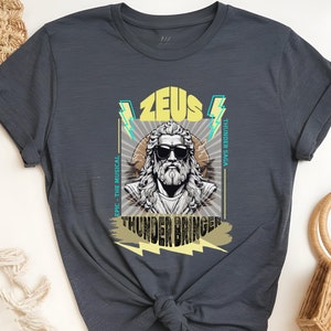 Episches Zeus Shirt, Donner Saga, Epos der musikalische Odysseus König von Ithaka Tee, griechische Mythologie, antike griechische Götter, Gott Spiele TikTok Trend