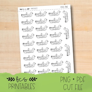 Könnte beinhalten: Ein Bogen mit druckbaren Aufklebern zum Thema Pool. Die Aufkleber zeigen die Wörter "pool time" und eine Entenillustration in schwarzer Tinte. Das Blatt enthält auch den Text "fcs Printables" und "PNG * PDF CUT FILE".