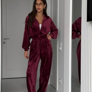 Warm Velvet Jumpsuit with Fur Lining - Stylish Wide-Leg Design - Hidden Zipper & Elastic Waist - Trendy Winter Outfit in Black, Gray