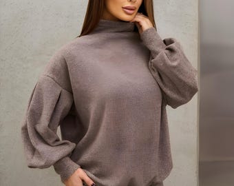 Conjunto de dos piezas de punto de angora beige para mujer: suéter y pantalón con mangas suaves y voluminosas, ropa de estar por casa acogedora para el invierno.