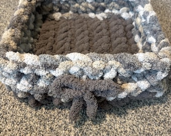 Handmade Chunky Knit Pet Bed