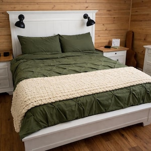 HandKnit Chunky Knit Bed Runner - Luxury Chenille Bed Scarf for Twin/Queen/King