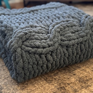 Giant Cable Knit Throw