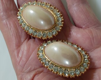Rhinestone Faux Gold Tone Peach Pearl Clip On Earrings