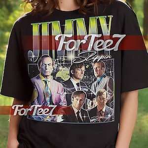 Peut inclure: T-shirt unisexe noir avec un imprimé graphique d'un groupe d'hommes en costume. Le texte "Jimmy For Tee7 Slippin" est imprimé sur le t-shirt.