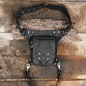 Taille en cuir fabriquée à la main avec ceinture cuissarde |  Sac banane en cuir Festival | Ceinture en cuir de qualité supérieure avec cuissarde pour homme et femme |