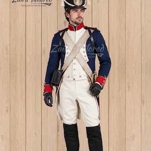 Peut inclure: Un uniforme militaire historique compos&eacute; d'une veste bleu marine &agrave; parements et col rouges, d'un pantalon blanc et d'un shako noir orn&eacute; d'un embl&egrave;me dor&eacute;. L'ensemble comprend des bandouli&egrave;res blanches, des gants noirs et des bottes hautes.