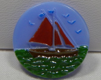 Sonnigen Segelboot Böhmisches Glas Button