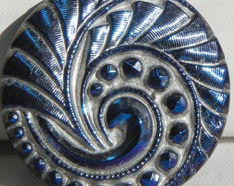Feathery Swirl Czech Glass Button